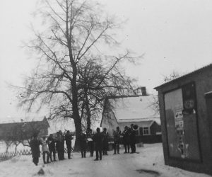 Posaunenchor in Dorfmitte (um 1970)